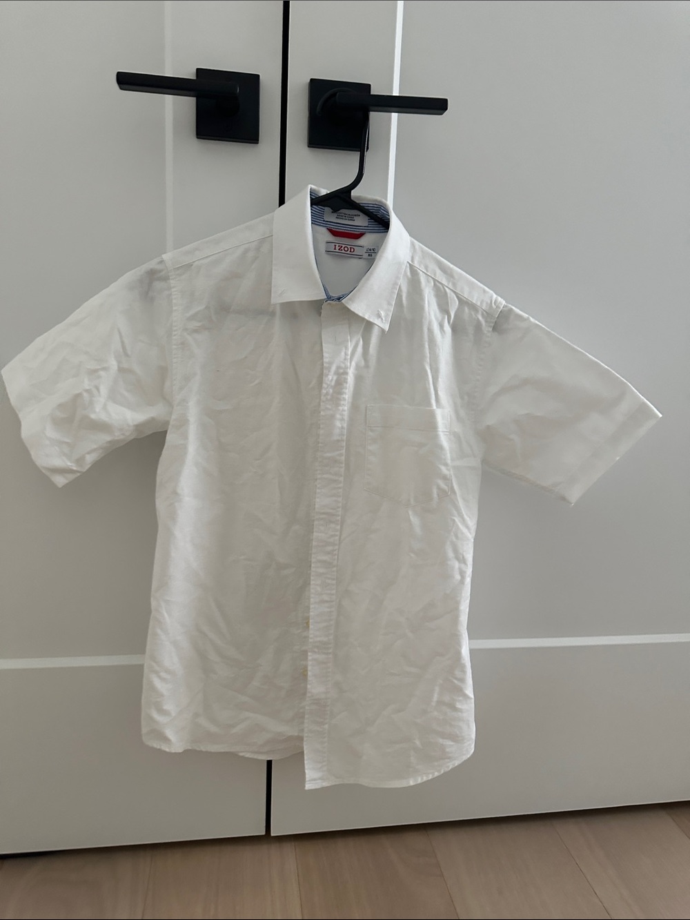 Izod White Short-Sleeve Dress Shirt with Subtle Collar Trim